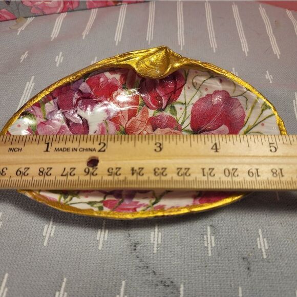 DECOUPAGE CLAM SHELL DECOUPAGE PINK FLOWERS ON A CLAM SHELL TRINKET DISH - Picture 8 of 10